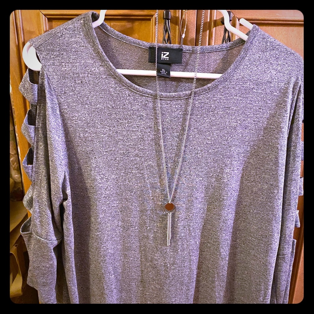 Cute top with sleeve cutouts, NEVER WORN